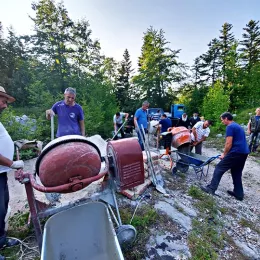 Укључимо се у акцију и помогнимо поправку пута према манастиру Сомина