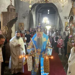 Владика Јоаникије у Ђурђевим Ступовима