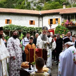 Митрополит Јоаникије у манастиру Морача