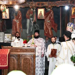 Митрополит Јоаникије у манастиру Морача