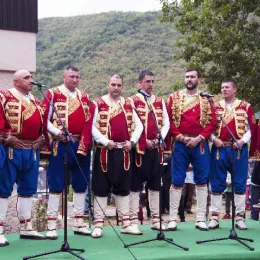 Изабрани Епископ Методије у Пивском манастиру