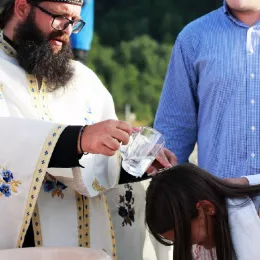 Митрополит Јоаникије освештао темеље храма Светога архангела Гаврила у Петњику