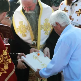 Митрополит Јоаникије освештао темеље храма Светога архангела Гаврила у Петњику