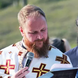 Митрополит Јоаникије освештао темеље храма Светога архангела Гаврила у Петњику