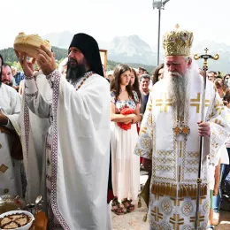 Митрополит Јоаникије на Преображење на Жабљаку служио Литургију
