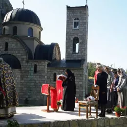 Служена прва Литургија на темељима будуће капеле