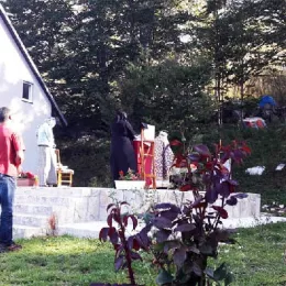 Служена прва Литургија на темељима будуће капеле