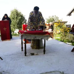 Служена прва Литургија на темељима будуће капеле
