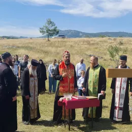 Епископ Методије освештао крст у мјесту Горанско код Плужина