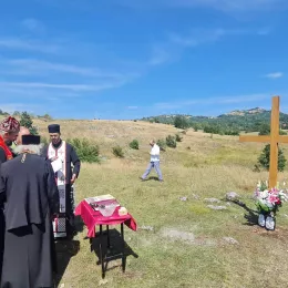 Епископ Методије освештао крст у мјесту Горанско код Плужина