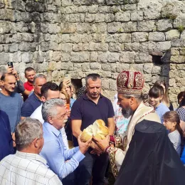 Епископ Методије служио Литургију на остацима цркве Шћепанице на Шћепан Пољу