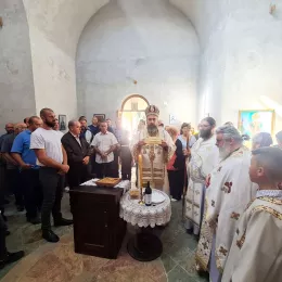 Света Архијерејска Литургија и црквено-народно сабрање у Војном Селу