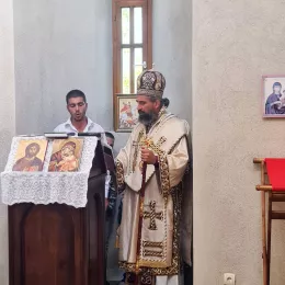 Света Архијерејска Литургија и црквено-народно сабрање у Војном Селу