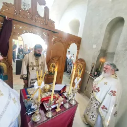 Света Архијерејска Литургија и црквено-народно сабрање у Војном Селу