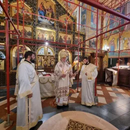 Епископи Методије и Кирило богослужили у храму Преображења Господњег у Загребу