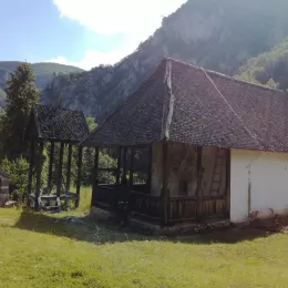 Епископ Методије богослужио у манастиру Подврх