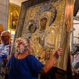 Икона Пресвете Богородице Тројеручице свечано дочекана у Саборном храму у Никшићу