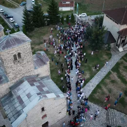 Његова Светост Патријарх српски Г. Порфирије свечано дочекан у манастиру Ђурђеви Ступови