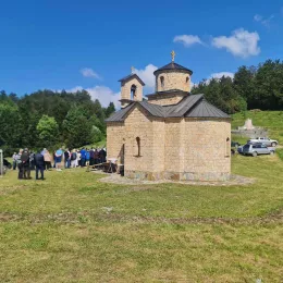 Видовданско молитвено сабрање не Буковој Пољани, богослужио Владика Методије