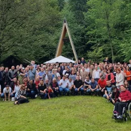 Литургија и парастос на Камнишкој Бистрици