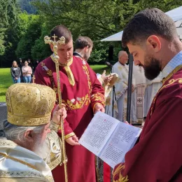 Литургија и парастос на Камнишкој Бистрици