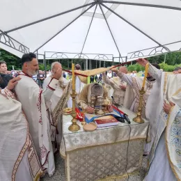 Литургија и парастос на Камнишкој Бистрици