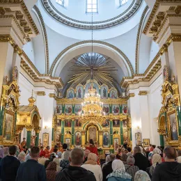 Митрополит Јоаникије са архијерејима Руске цркве богослужио у Нило-столобенском манастиру