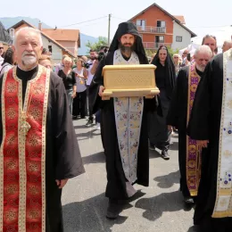 ОСВЕШТАН ХРАМ СВЕТОГ ОЦА ВАРНАВЕ НА ВРАЊЕШУ У ИСТОЧНОМ НОВОМ САРАЈЕВУ