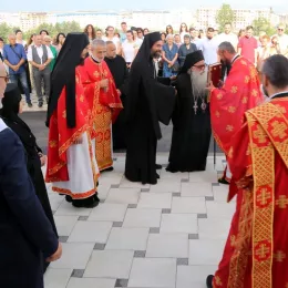 ОСВЕШТАН ХРАМ СВЕТОГ ОЦА ВАРНАВЕ НА ВРАЊЕШУ У ИСТОЧНОМ НОВОМ САРАЈЕВУ