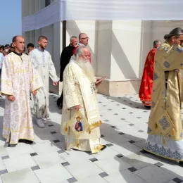 ОСВЕШТАН ХРАМ СВЕТОГ ОЦА ВАРНАВЕ НА ВРАЊЕШУ У ИСТОЧНОМ НОВОМ САРАЈЕВУ