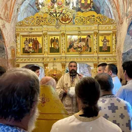 Епископ Методије служио Литургију и освештао споменик Благоју Крушићу у селу Почивале у Бањанима