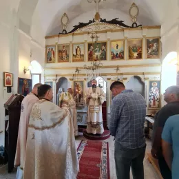 Епископ Методије служио Литургију, у храму Вазнесења Господњег, у селу Коњухе код Андријевице