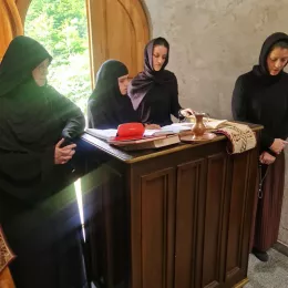 Литургијско сабрање у храну Свете Тројице у мјесту Виницка код Берана