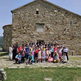 Дјеца из школе вјеронауке „Свети Сава“