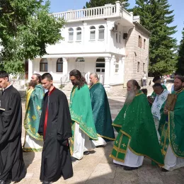 Тројичиндан саборно и молитвено прослављен у Острогу