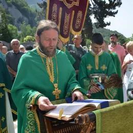 Тројичиндан саборно и молитвено прослављен у Острогу