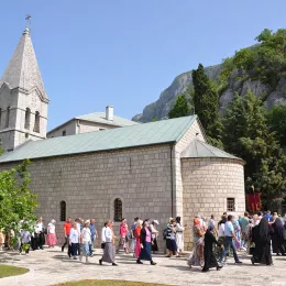 Тројичиндан саборно и молитвено прослављен у Острогу