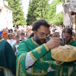 Тројичиндан саборно и молитвено прослављен у Острогу