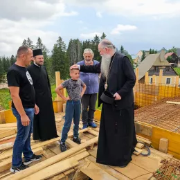 Митрополит Јоаникије обишао радове на изградњи Храма Светог Саве на Жабљаку