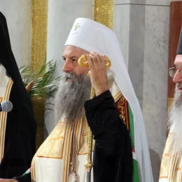 Патријарх српски Порфирије служио молебан у храму Светог Саве