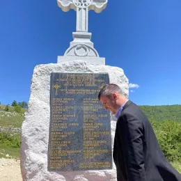 Освећење крста у селу Доња Брезна