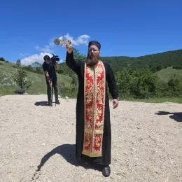 Освећење крста у селу Доња Брезна