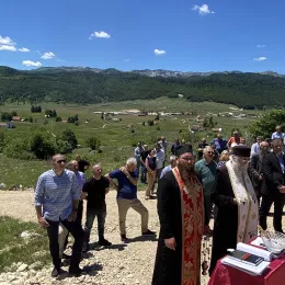 Освећење крста у селу Доња Брезна