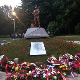 Архиепископ Атанасије освештао споменик хероја са Кошара Предрага Леовца