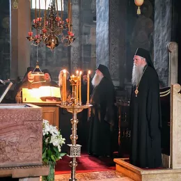 Митрополит Јоаникије уочи Видовдана служио бденије у Високим Дечанима