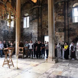 Митрополит Јоаникије уочи Видовдана служио бденије у Високим Дечанима