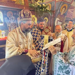 Митрополит Методије богослужио у манастиру Златеш