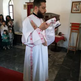 Епископ Јоаникије одслужио Литургију и освештао црквено-народни дом у Гусињу