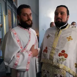 Епископ Јоаникије одслужио Литургију и освештао црквено-народни дом у Гусињу