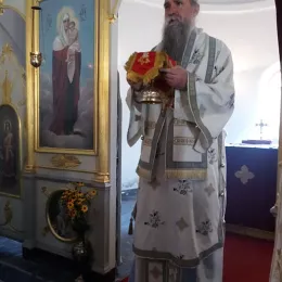 Епископ Јоаникије одслужио Литургију и освештао црквено-народни дом у Гусињу
